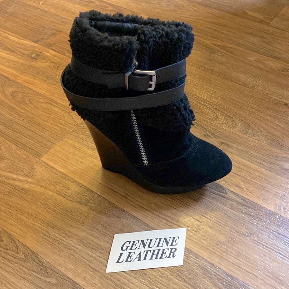 Size 9 Colin Stuart black wedged booties